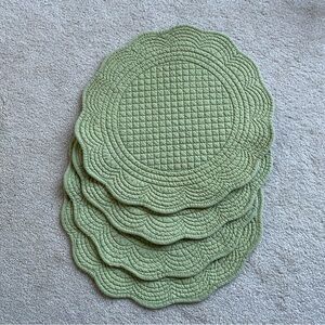 Set of 4 Green Quilted Scallop Round Placemats 14" x 14"